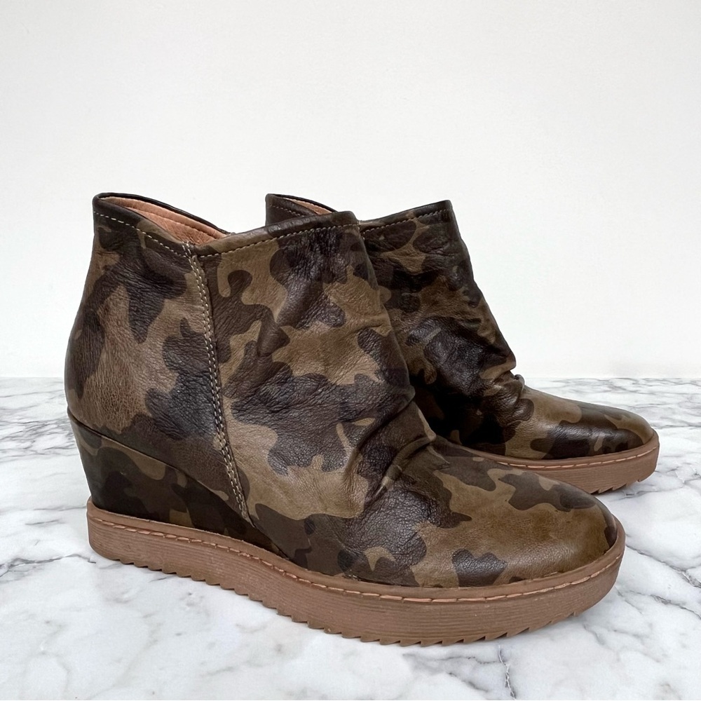 Sofft Siri Leather Wedge Bootie Ankle Boots Olive Green Camo Print Size 8